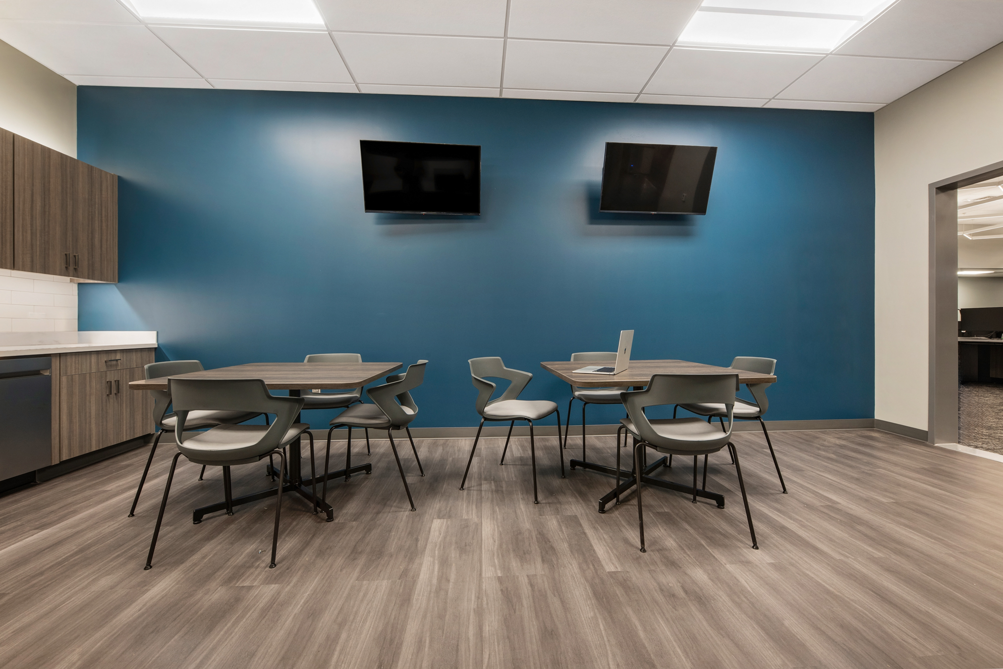 NHS Studio-HSV Util-010